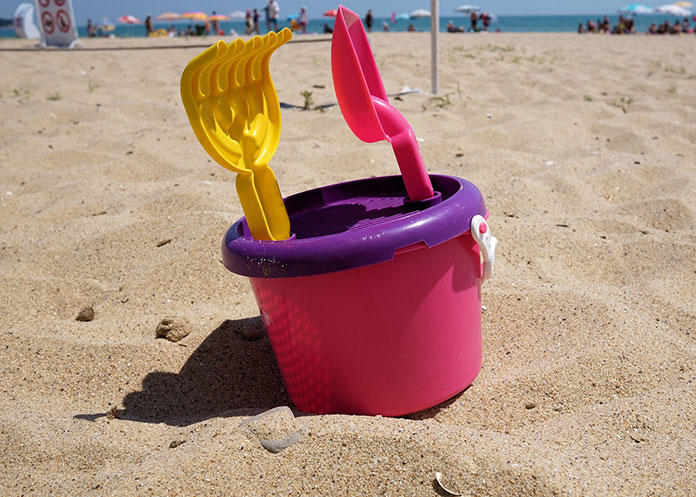 Zabawki, dzięki którym dziecko nie będzie nudziło się na plaży