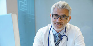 Zaćma – Objawy i Leczenie: Kompleksowy Przewodnik Po Schorzeniu Oczu lekarz