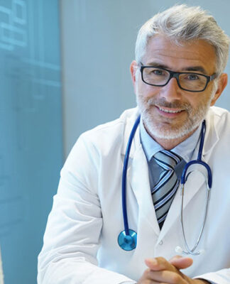 Zaćma – Objawy i Leczenie: Kompleksowy Przewodnik Po Schorzeniu Oczu lekarz