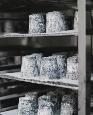 Kiedy warto zdecydować się na budowę komory chłodniczej zamiast gotowej szafy chłodniczej? Budowa komory chłodniczej